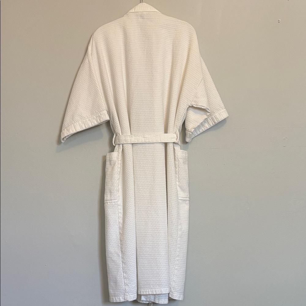Pure Body White Waffle Textured Robe - Picture 3 of 8